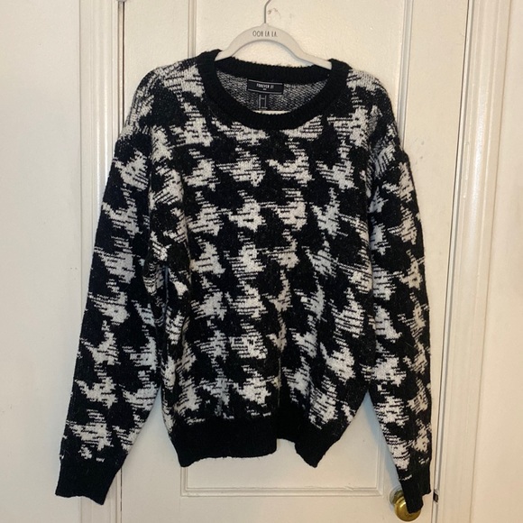 Forever21 Sweater - Picture 1 of 2
